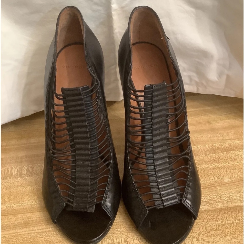 Givenchy Black Cage Peep Toe Leather Pumps Size 40-EU / 10-US NWOB - Picture 2 of 10
